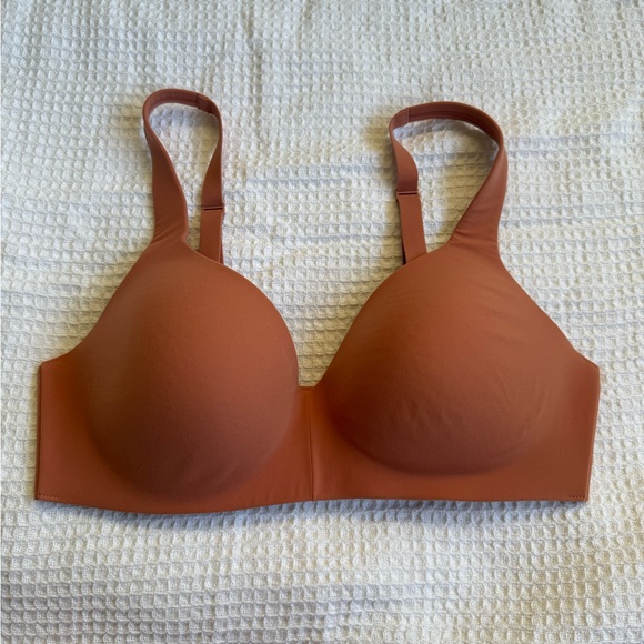 Athleta Other - Athleta Ritual Tee Shirt Bra 36D in Coral Orange Soft Padded Smooth No Underwire